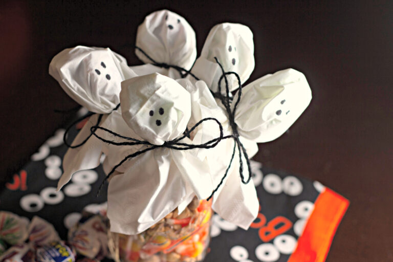 lollipop ghost craft - sucker ghosts in a glass jar