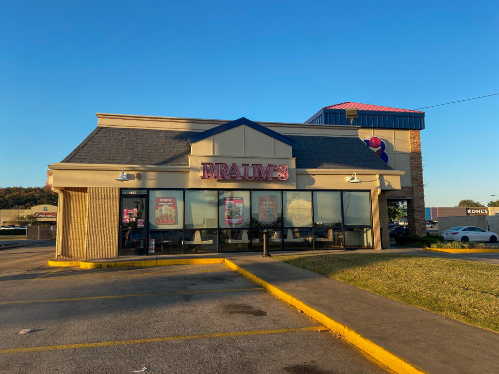 parking lot shot of Braum's Ice Cream and Dairy Store in Fort Smith, Arkansas