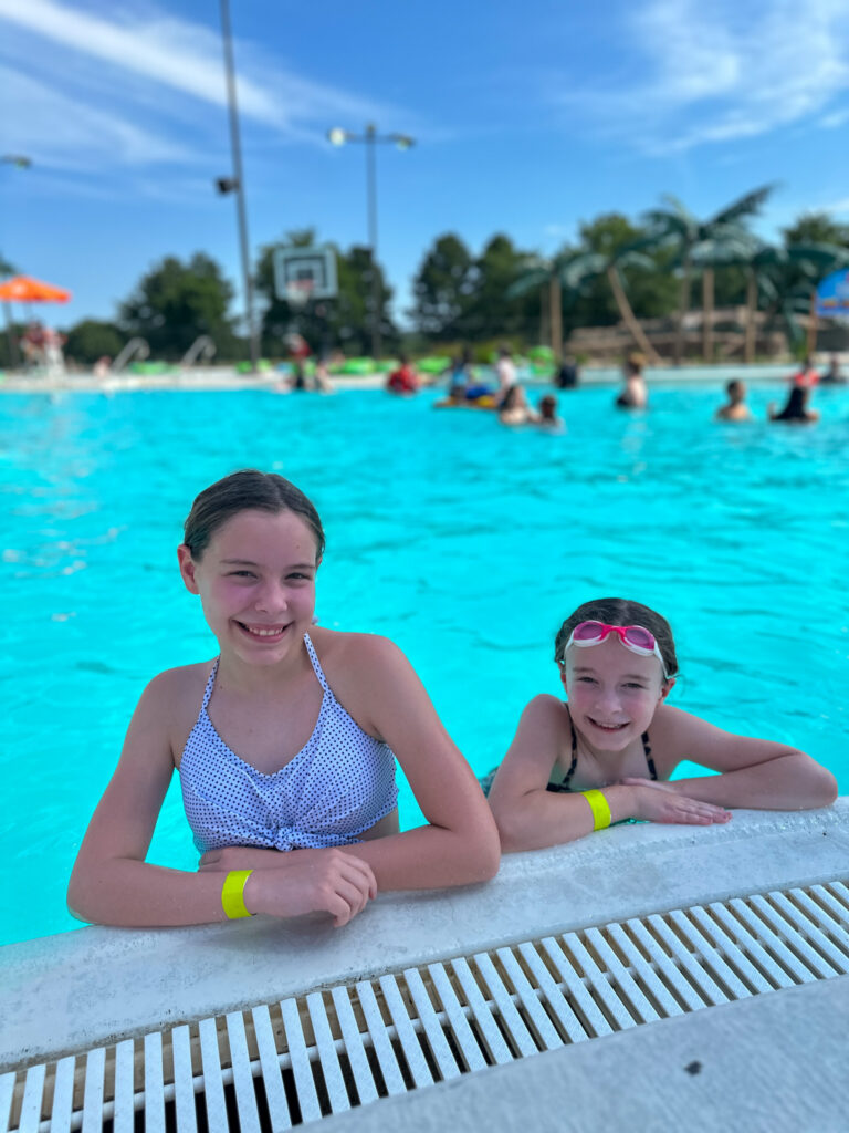 tween Arkansas bloggers in swimming pool